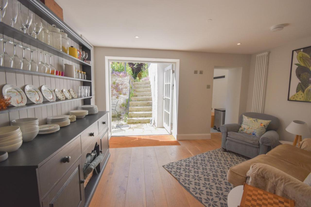 Arden Villa, Sleeps 8, Moments From The Golden Sandy Beach Of Ryde Ryde  Exterior photo